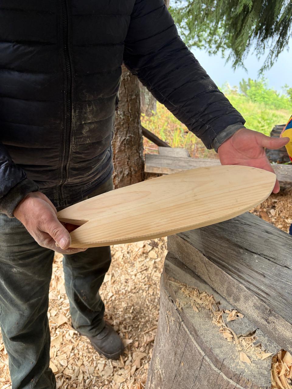 Tabla ovalada de madera nativa hecha a mano